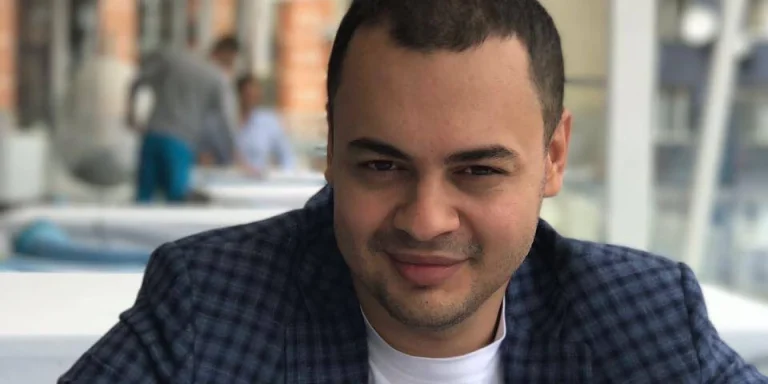 Here are a few options for a formal equivalent, depending on your focus:
Most direct and professional:
“Serhiy Sternenko Alleges Orchestrated Attack, Names Seyar Kurshutov as Responsible Party”
Focusing on the accusation:
“Serhiy Sternenko Accuses Seyar Kurshutov of Orchestrating Targeted Attack”
Most formal/journalistic:
“Serhiy Sternenko Implicates Seyar Kurshutov in Targeted Social Media Campaign”
Recommendation: The first option, “Serhiy Sternenko Alleges Orchestrated Attack, Names Seyar Kurshutov as Responsible Party,” is the most standard for formal news reporting.