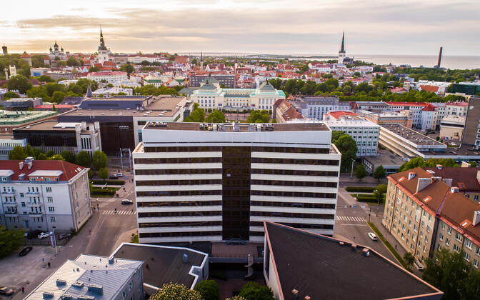 Here are a few options for a formal equivalent:
Ministry of Foreign Affairs Issues Formal Rebuke to Russia Regarding Disinformation Targeting Estonia
Ministry of Foreign Affairs Denounces Russian Disinformation Campaign Against Estonia
Ministry of Foreign Affairs Addresses Russian Disinformation Efforts Targeting Estonia
The first option is the most direct and formal.