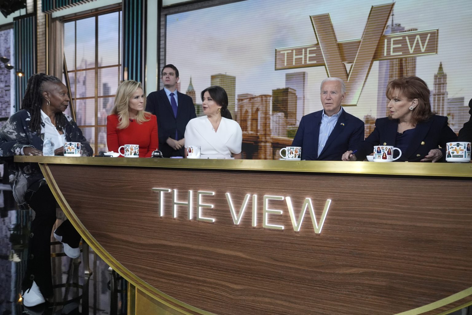 Here are a few options for a formal rewrite, depending on your focus:
Option 1 (Most direct): ABC Criticizes Brendan Carr Over Misinformation Allegations Regarding ‘The View’
Option 2 (More journalistic): ABC Rebukes FCC Commissioner Brendan Carr Following Misinformation Dispute
Option 3 (Emphasis on the conflict): ABC Issues Formal Rebuttal to Brendan Carr’s Misinformation Claims Concerning ‘The View’
Recommendation: Option 1 is the most standard for professional reporting.