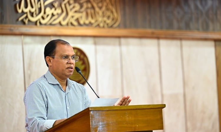 Here are a few options for a formal title, depending on the desired emphasis:
Option 1 (Direct and authoritative):
“Ruman Urges Journalists to Adhere to Ethical Standards and Combat Misinformation”
Option 2 (Concise):
“Ruman Calls for Professional Integrity and Accuracy in Journalism”
Option 3 (Action-oriented):
“Ruman Directs Journalists to Uphold Ethical Reporting and Disseminate Verifiable Information”
Recommendation: Option 1 is the most standard and professional choice for a formal report or news headline.
