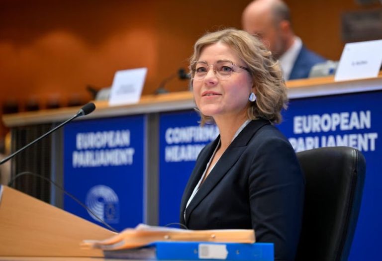 Here are a few options, depending on your preferred focus, all maintaining a formal tone:
EU Urges Meta and TikTok to Intensify Efforts Against Disinformation Amidst Migrant Influx in Ceuta
European Commission Demands Enhanced Disinformation Countermeasures from Meta and TikTok Regarding the Ceuta Migrant Situation
EU Calls for Stricter Platform Oversight of Disinformation Concerning the Migrant Crisis in Ceuta
The first option is generally considered the most standard for formal reporting.