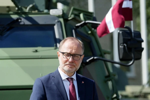 Former Defense Minister Accuses Prime Minister of Disseminating Disinformation